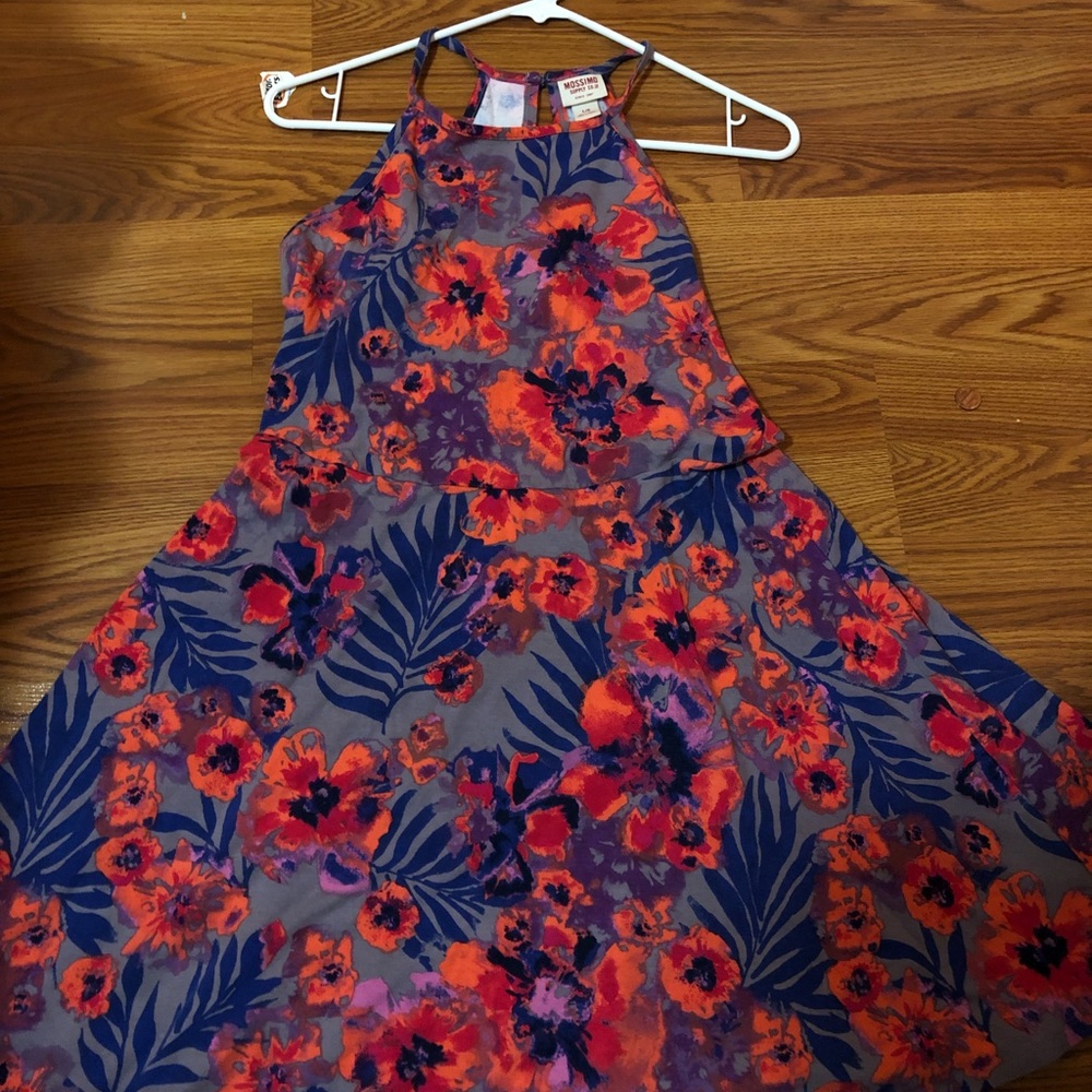 Pretty floral halter dress! New never worn 😊